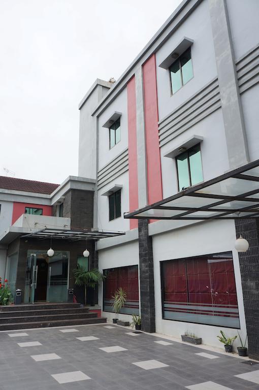 Feodora Airport Hotel Palembang Exterior foto