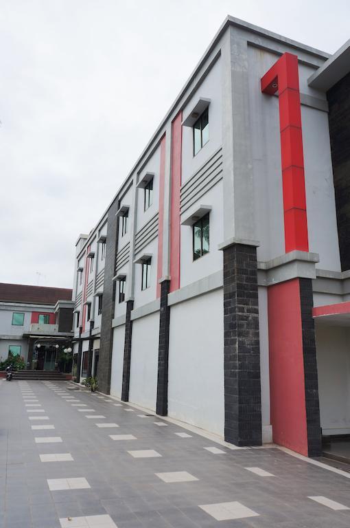 Feodora Airport Hotel Palembang Exterior foto