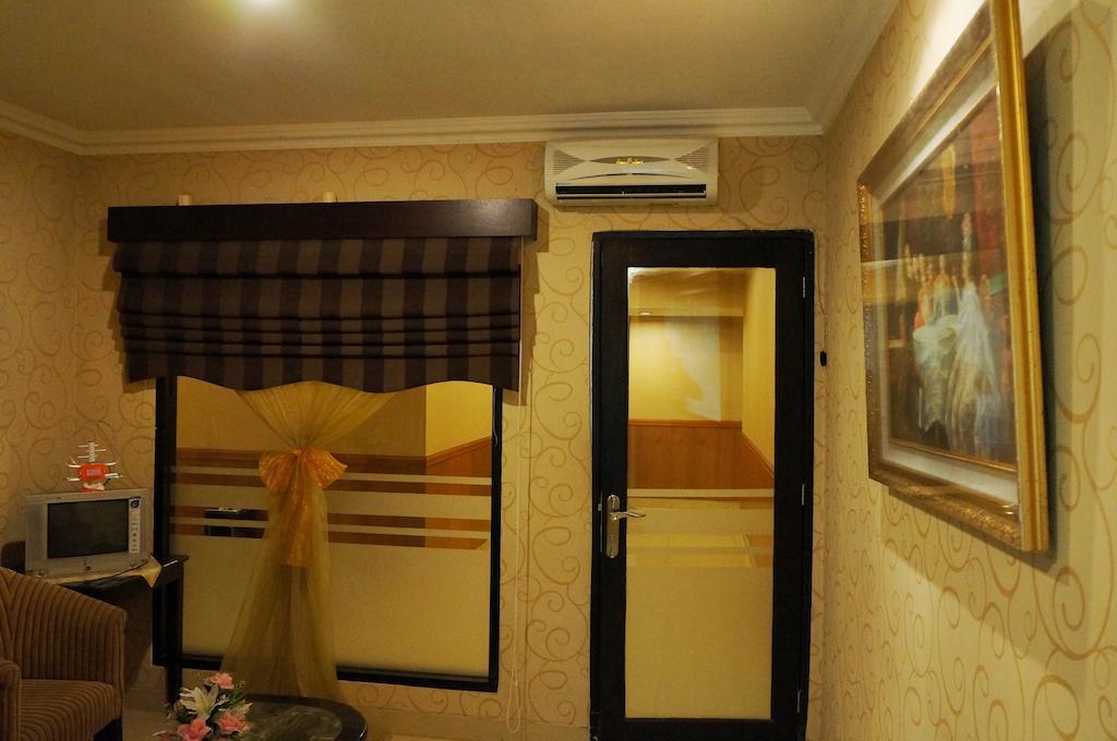 Feodora Airport Hotel Palembang Exterior foto