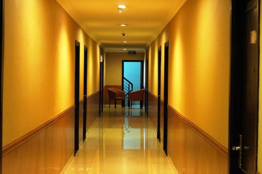Feodora Airport Hotel Palembang Exterior foto