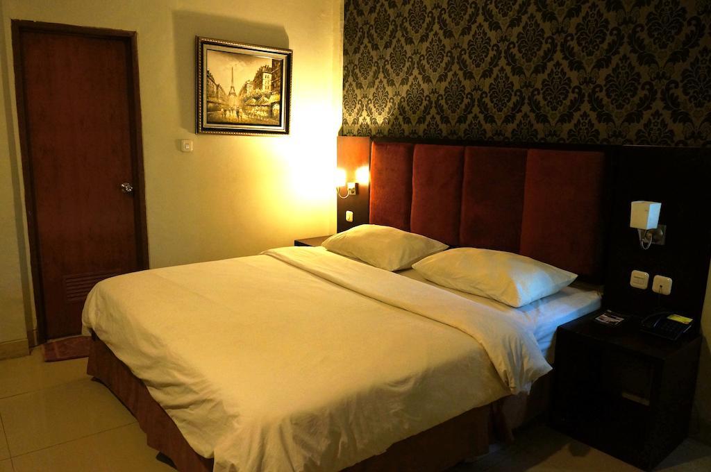 Feodora Airport Hotel Palembang Exterior foto