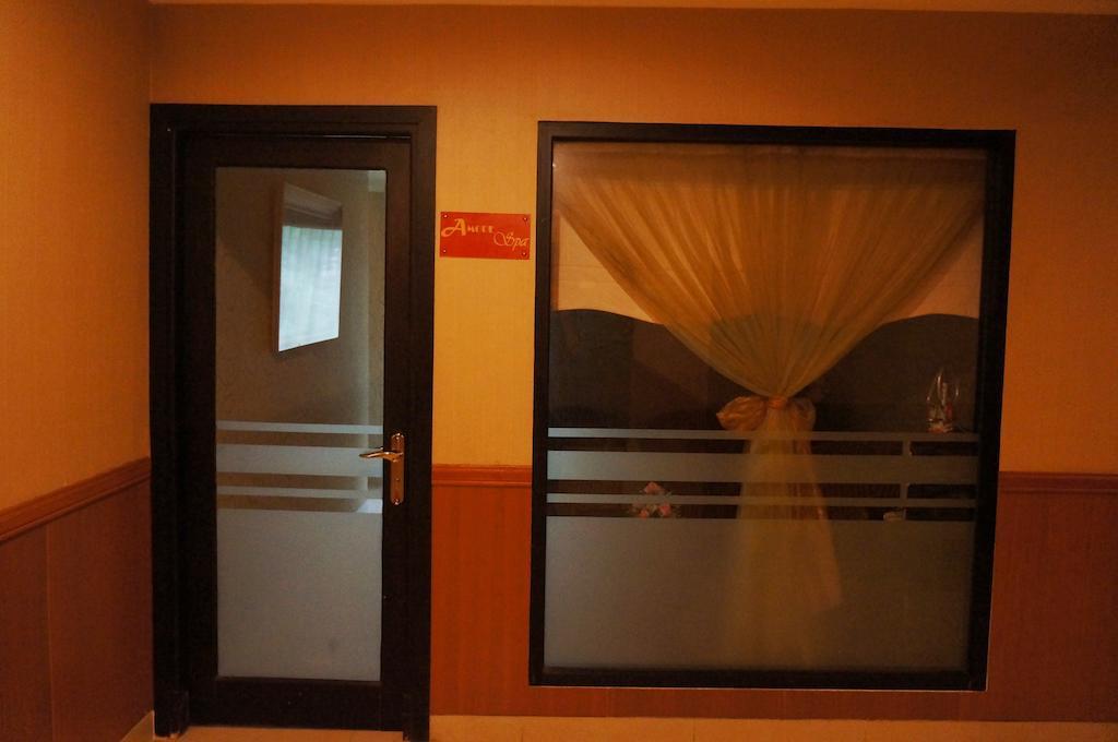 Feodora Airport Hotel Palembang Exterior foto